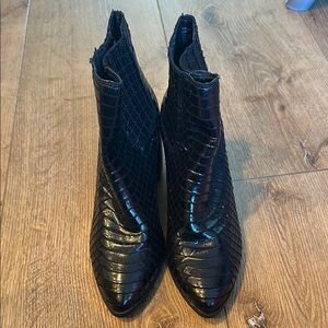 Black Textured Women's Ankle Boots